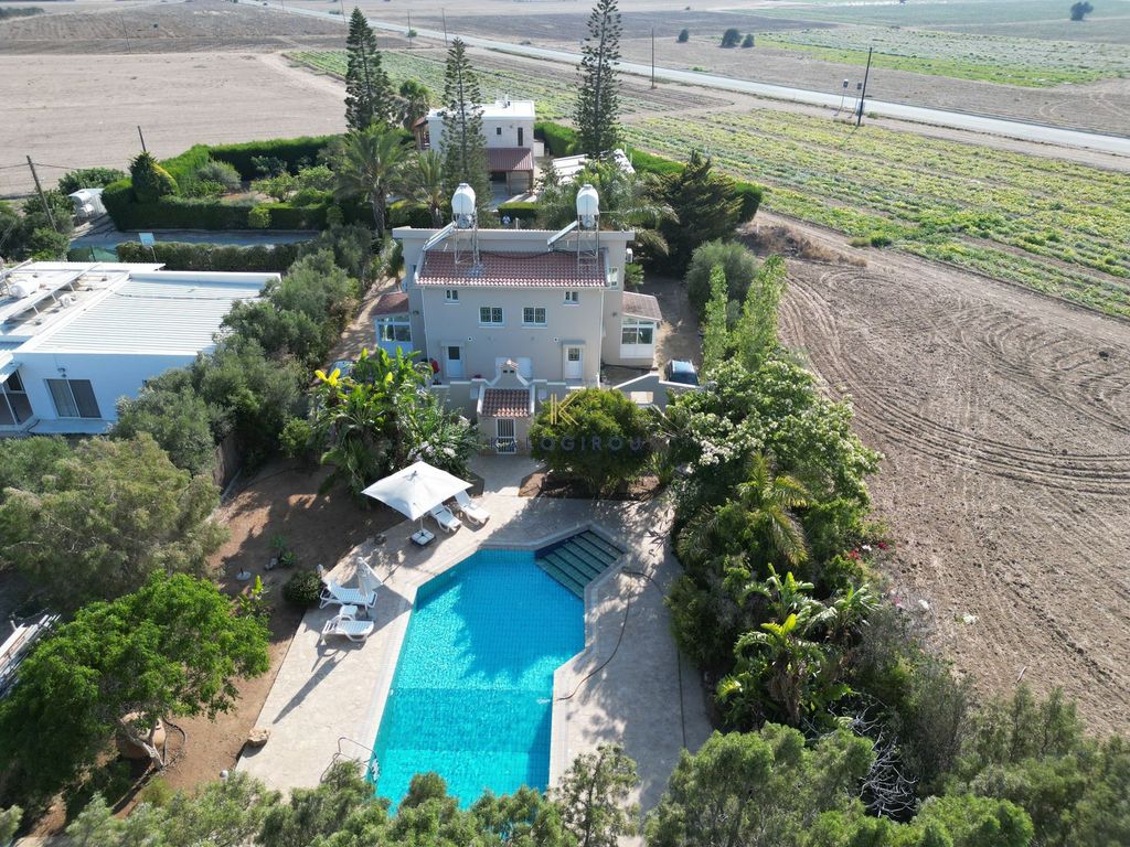 Property photo 2 of 32
