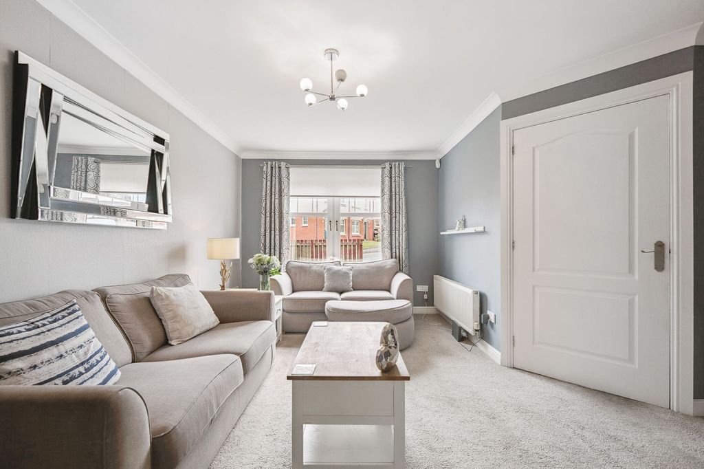 Property photo 3 of 25 Lounge