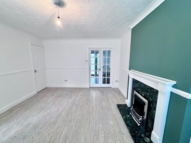 Property photo 3 of 14 Lounge