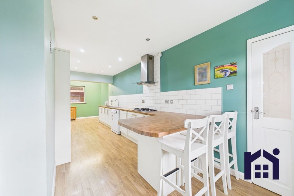 Property photo 2 of 26 Breakfast Kitchen