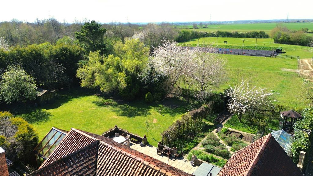 Property photo 2 of 23