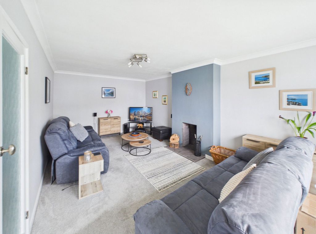 Property photo 2 of 25