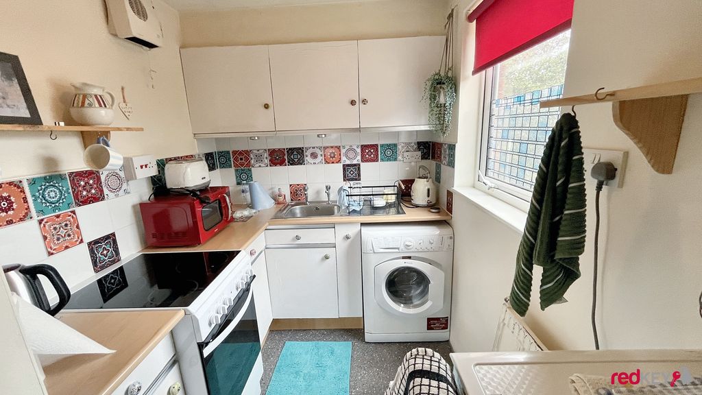 Property photo 2 of 5 Kitchen