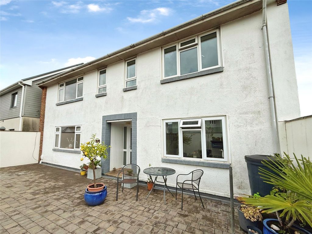 Property photo 1 of 12 Front