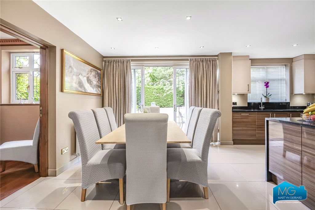 Property photo 3 of 32 Picture No. 11