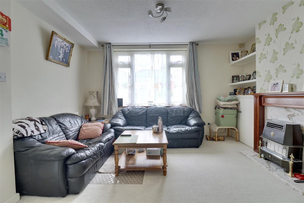 Property photo 2 of 20 5Fb7D4C2-46E4-4C0A-990F-339A6E7D4Ac8_1_201_A.Jpeg