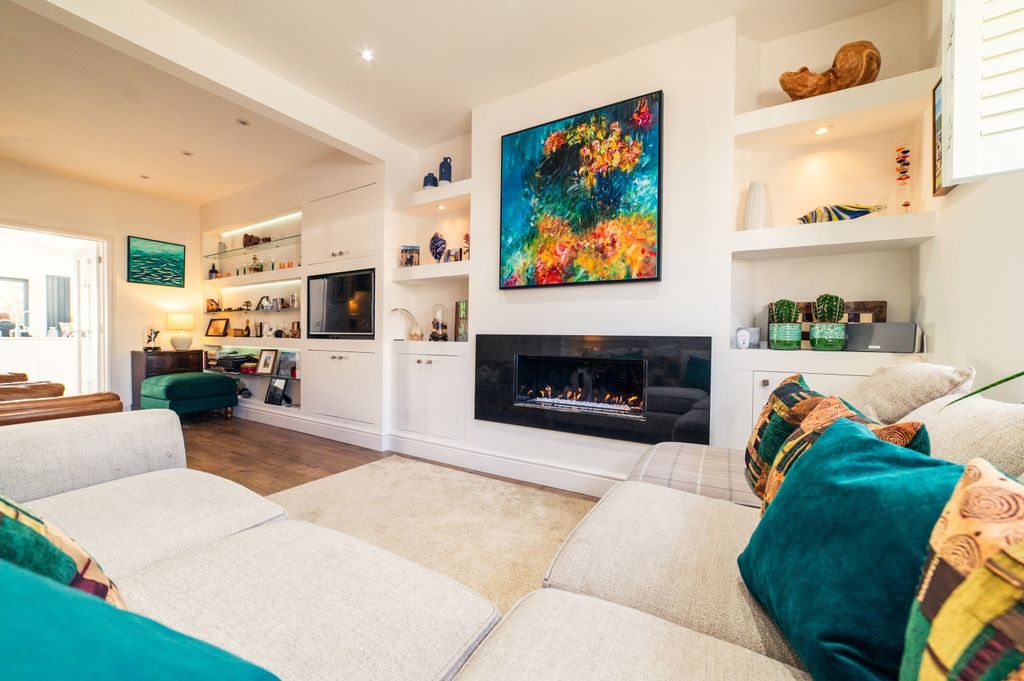 Property photo 2 of 31 Award-Winning Media Team On Every Listing_4