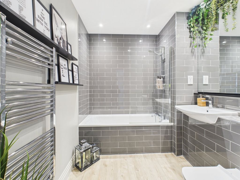 Property photo 3 of 6 Bathroom