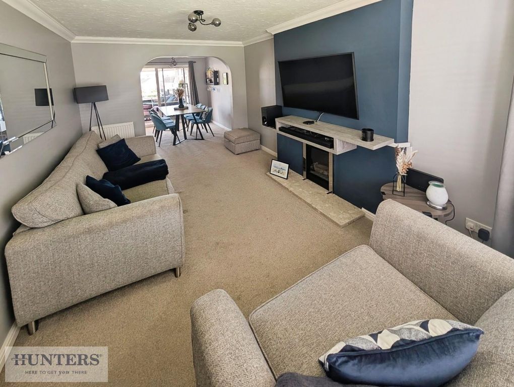 Property photo 3 of 15 Lounge