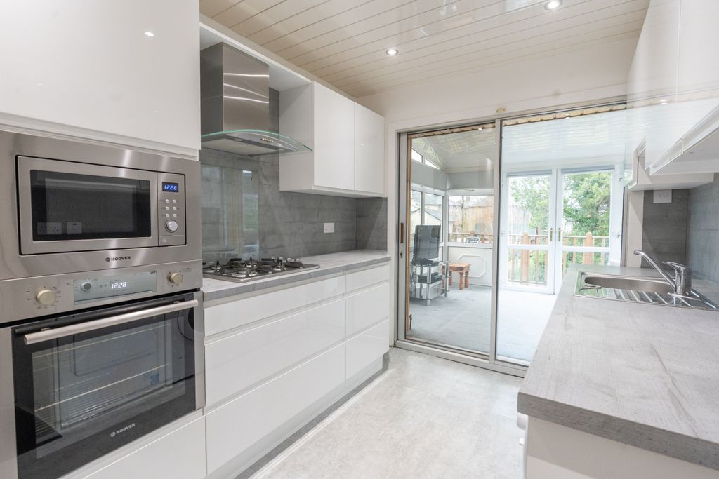 Property photo 3 of 43 Gallery