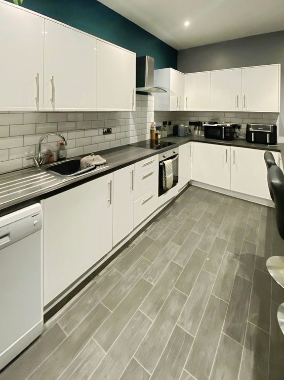 Property photo 2 of 7 4707941