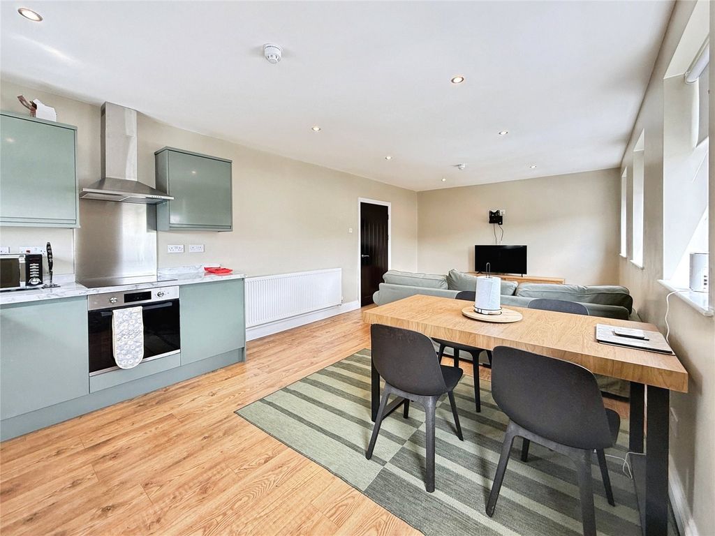 Property photo 3 of 12 Picture No. 02