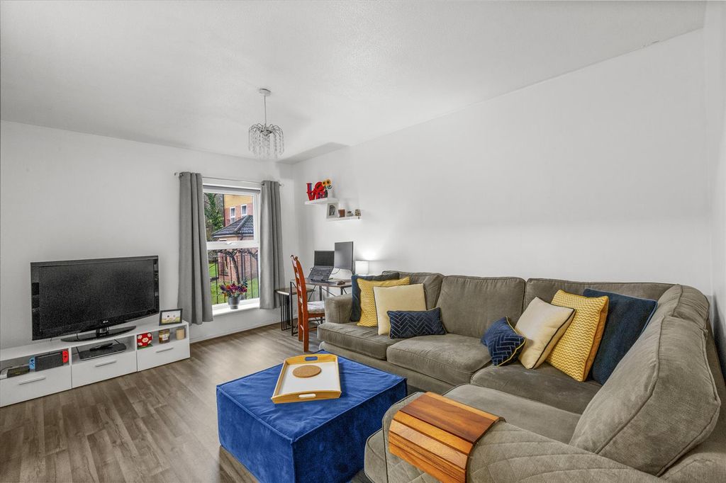 Property photo 2 of 11 39 Lower Furney Close, Hp13 6Xq-5.Jpg