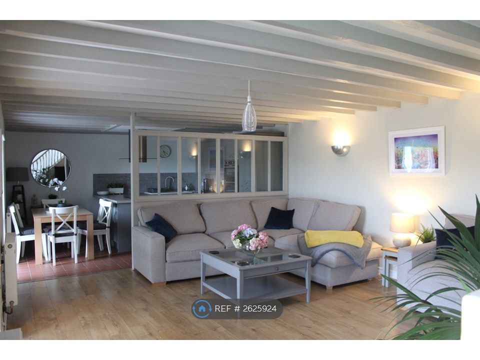 Property photo 2 of 28