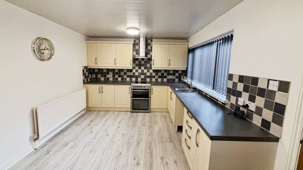 Property photo 2 of 16 Kitchen