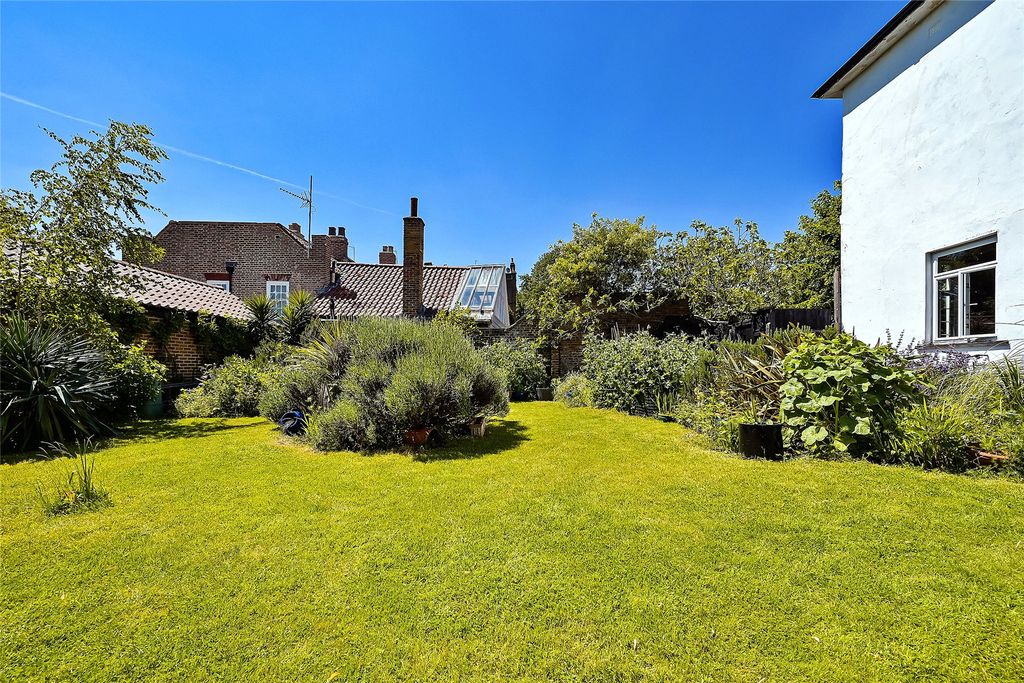 Property photo 1 of 18 Garden