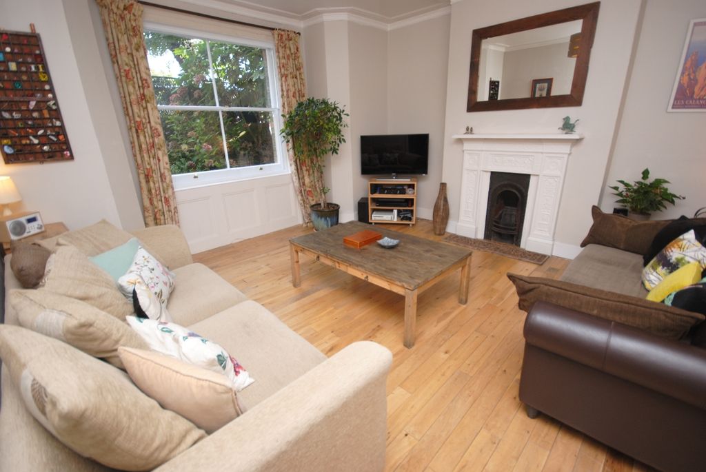 Property photo 1 of 9 Lounge 1