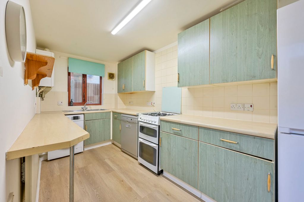 Property photo 3 of 11