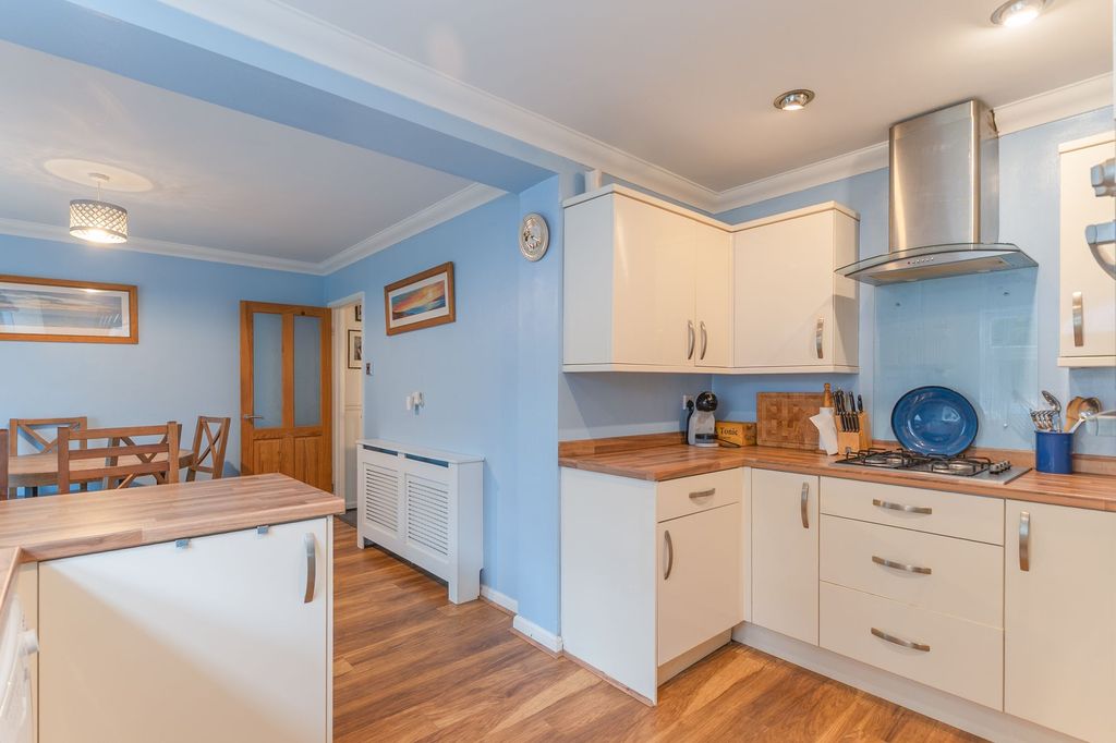 Property photo 2 of 42
