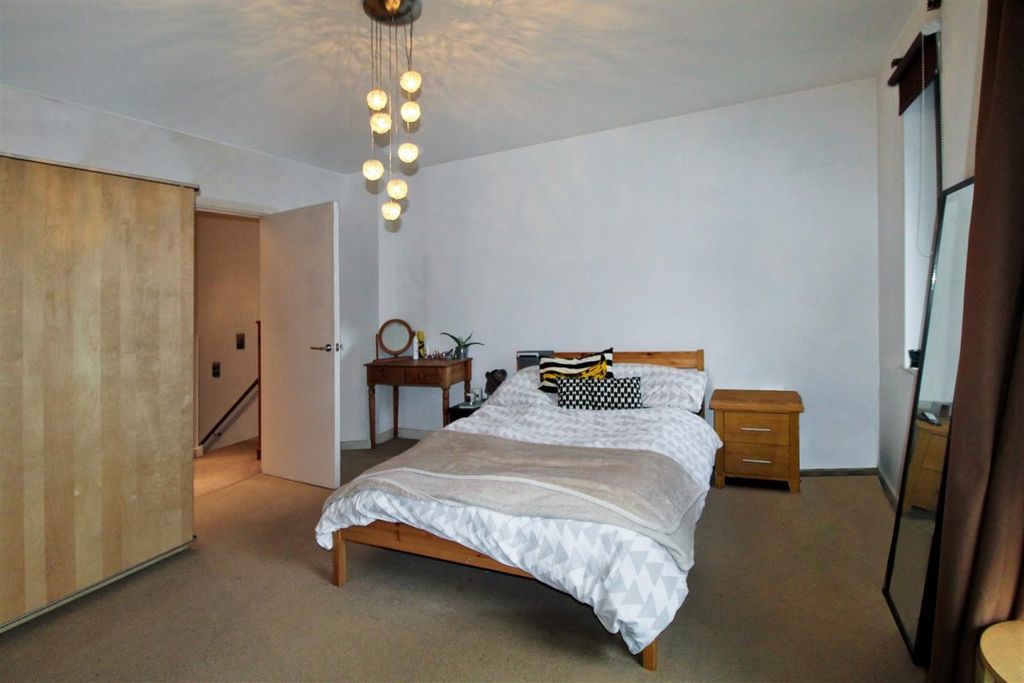 Property photo 3 of 11 Gallery