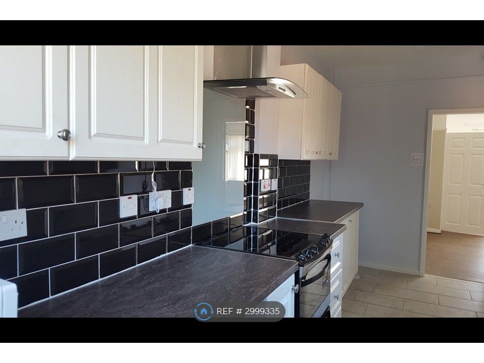 Property photo 1 of 17 Kitchen