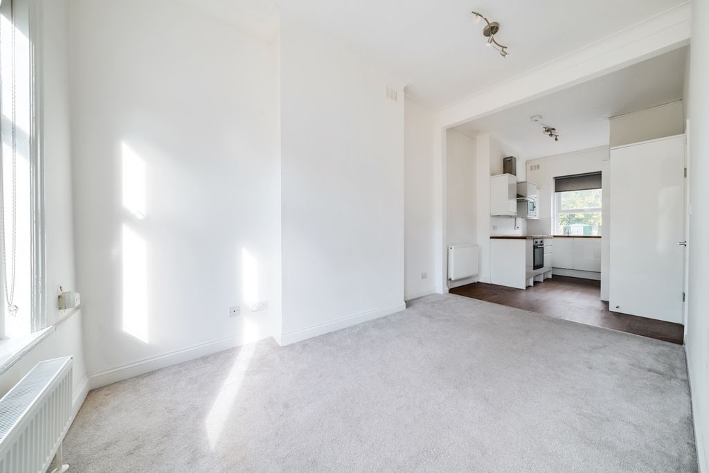 Property photo 1 of 9 Reception