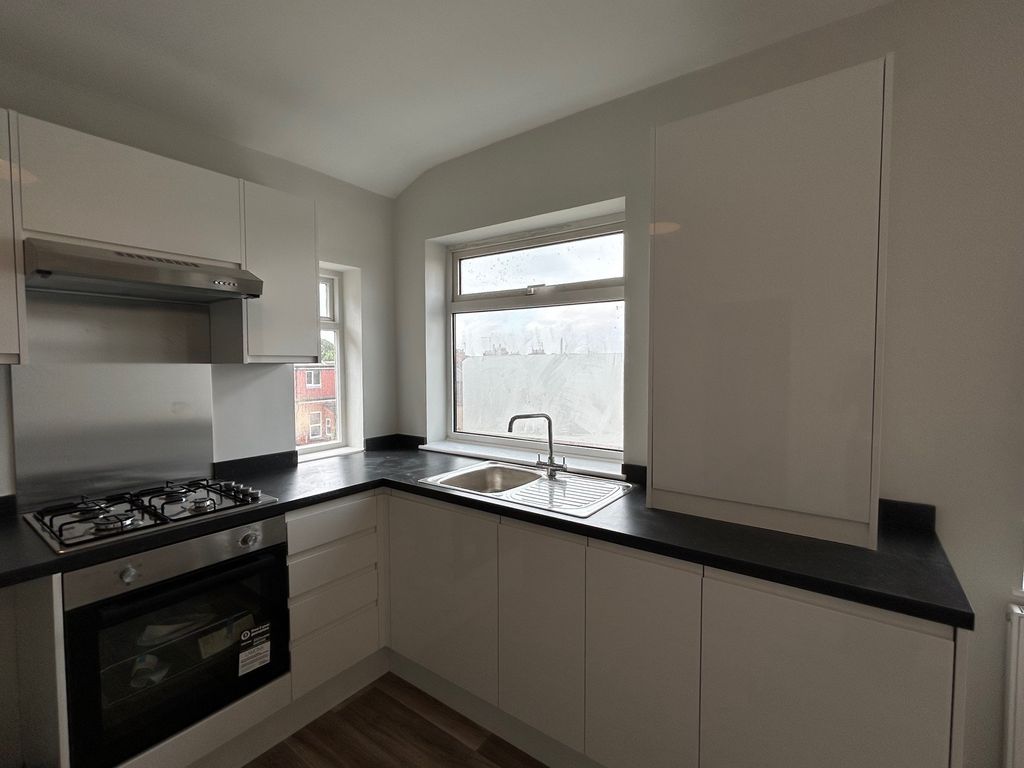 Property photo 3 of 7 Kitchen
