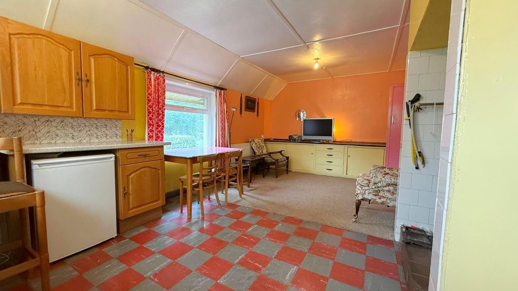 Property photo 3 of 16 Kitchen