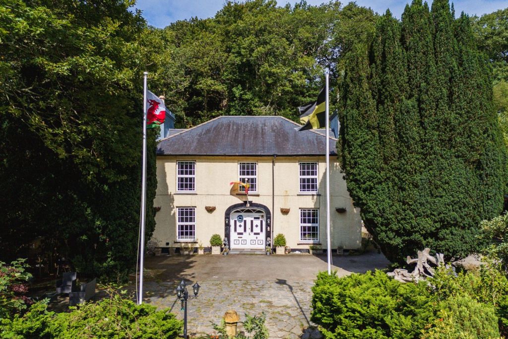 Property photo 1 of 47 Panteinion Hall, Ffordd Panteinion, Friog, Fairbourne, Gwynedd, Ll38 2Tj