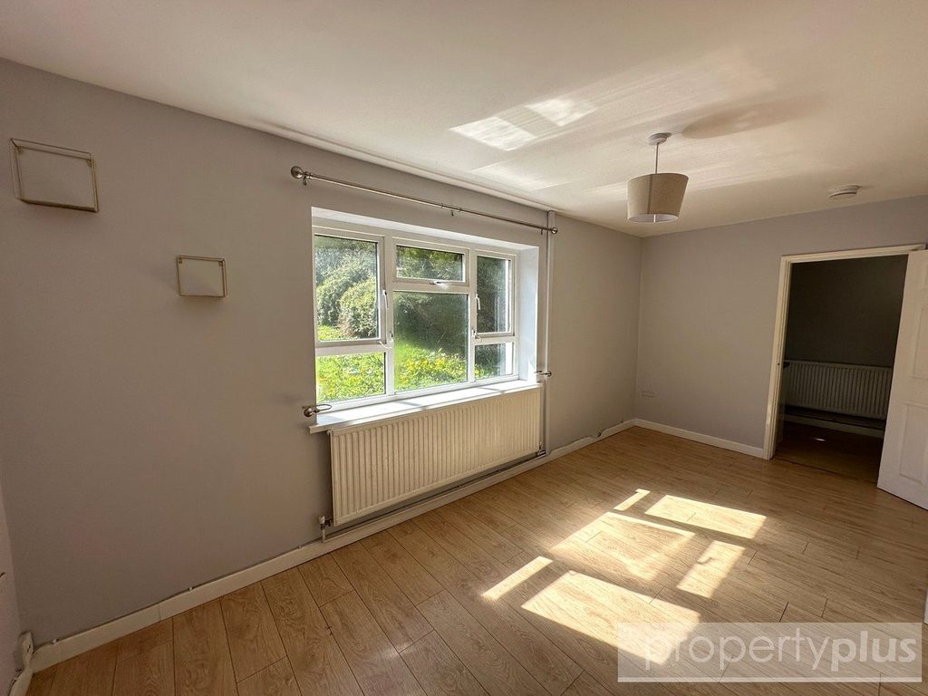 Property photo 2 of 11 Picture No. 17