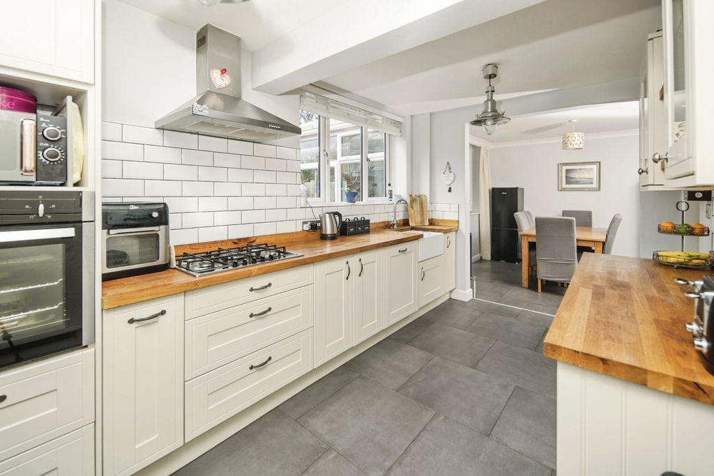 Property photo 2 of 17 Photo