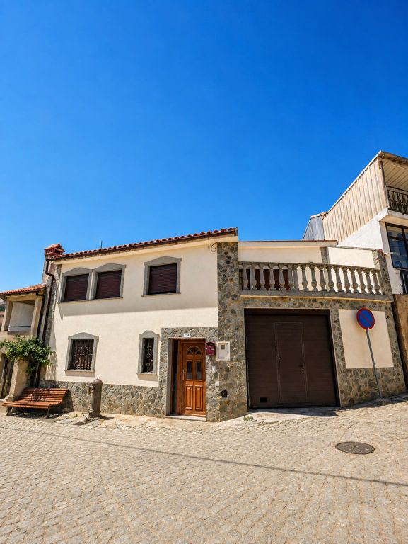 Property photo 1 of 28 5-Bedroom House With Garage And Large Terraces In The Centre Of Gebelim – €98,000