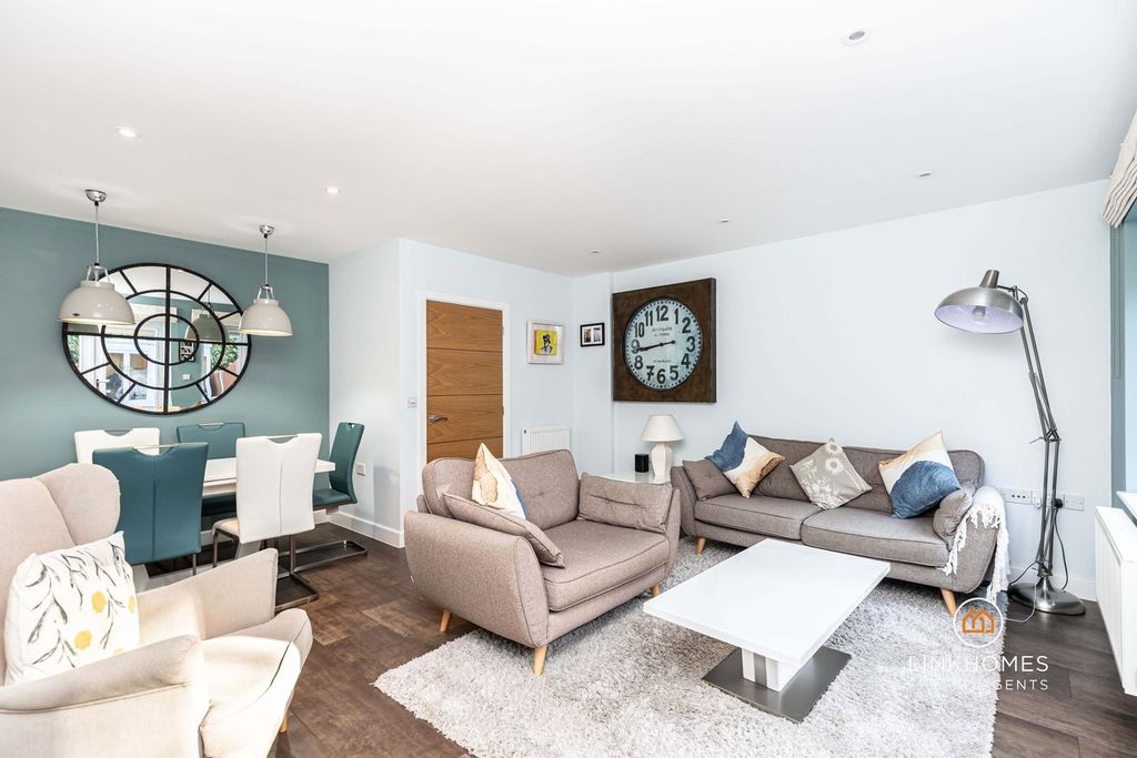 Property photo 2 of 27