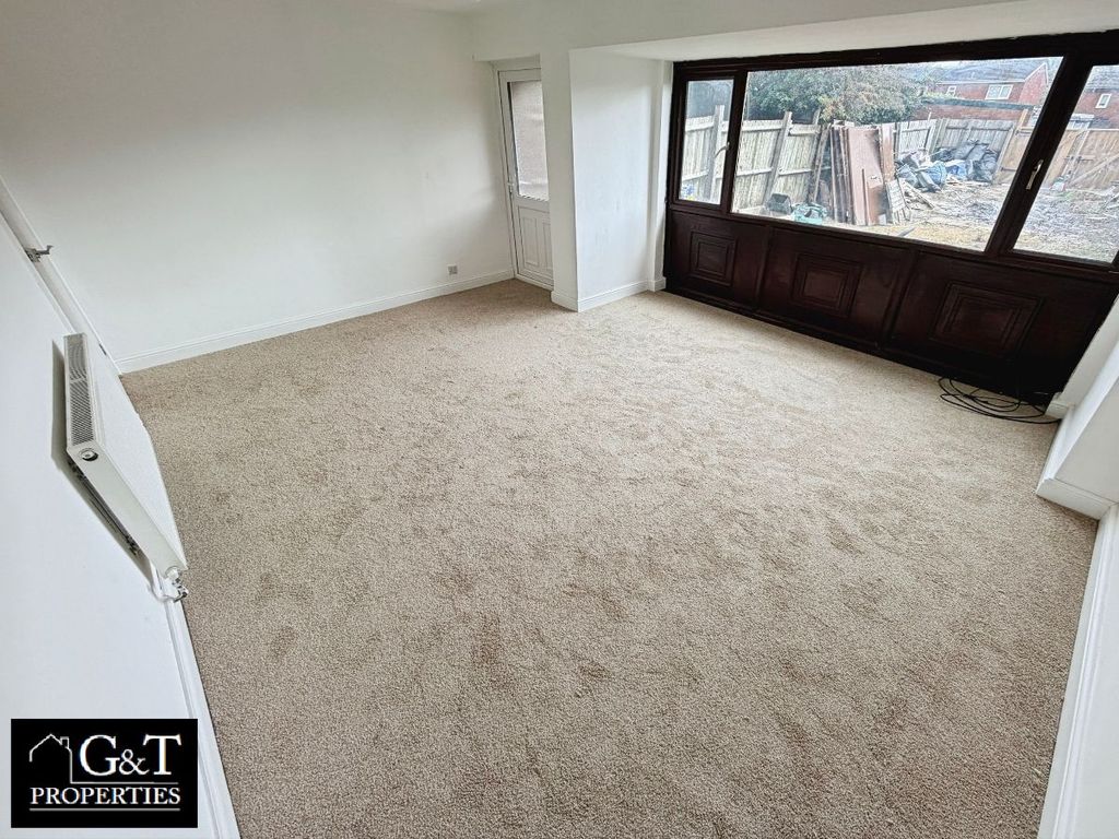 Property photo 2 of 16 Living Room