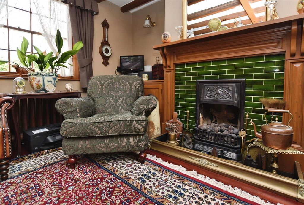 Property photo 2 of 38 Sitting Room Feature