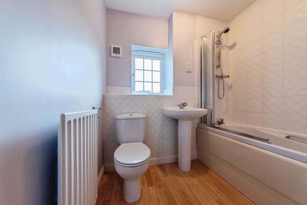 Property photo 3 of 20 Bathroom