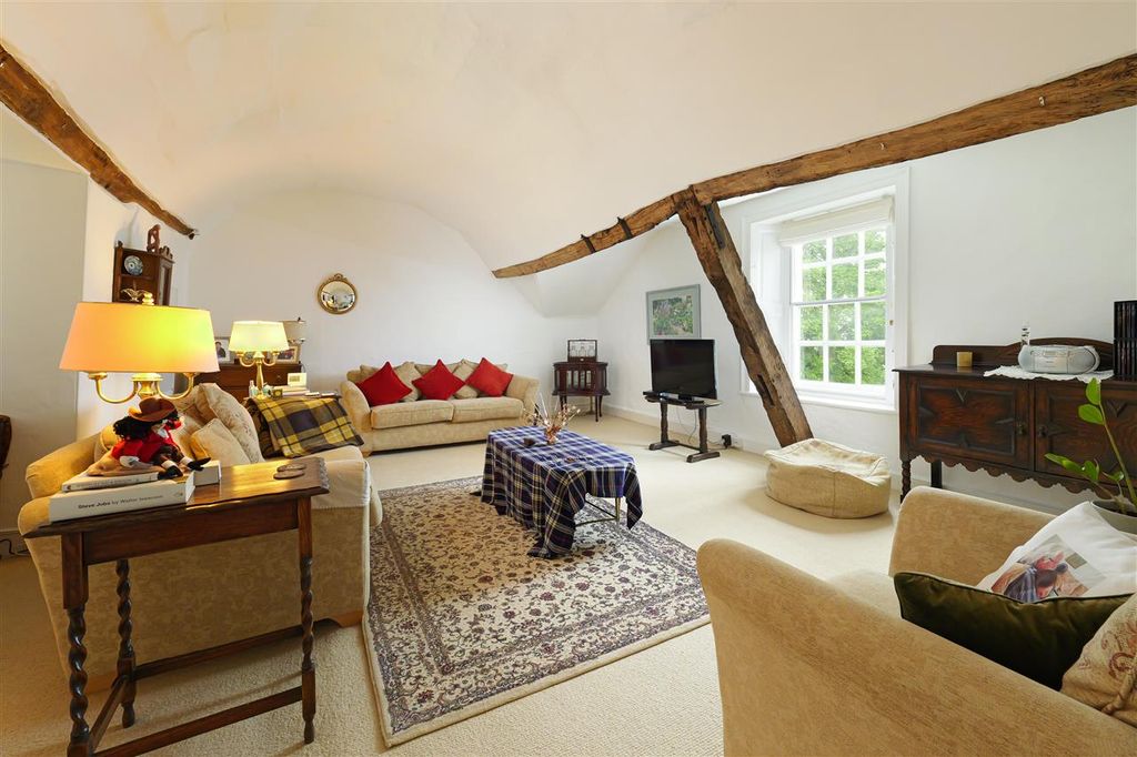 Property photo 3 of 32
