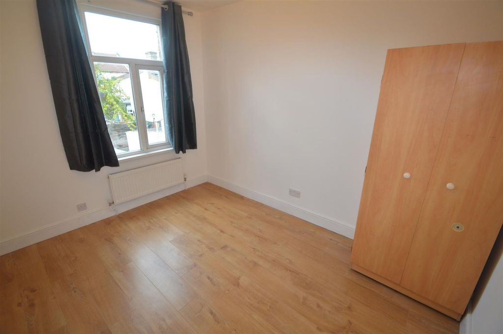 Property photo 3 of 3 Warley Ave Rm8