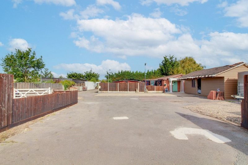 Property photo 2 of 17 4680681