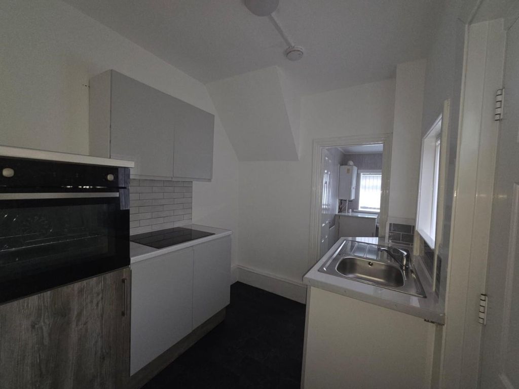 Property photo 3 of 7 Kitchen .Jpg