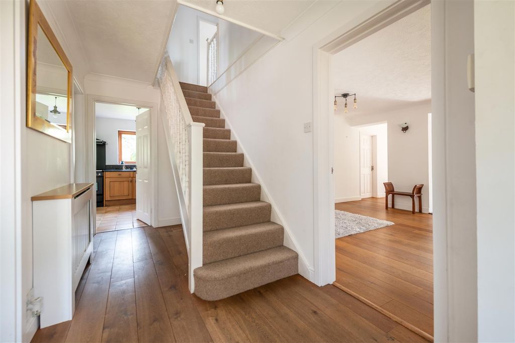Additional image 9 of 6 bed detached house for saleCrawley Lane, Crawley RH10