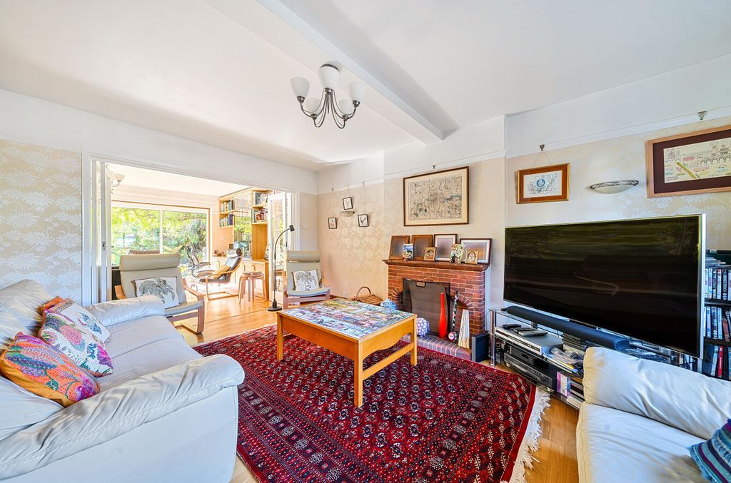 Property photo 2 of 27 1534801-12-6Ace1F...