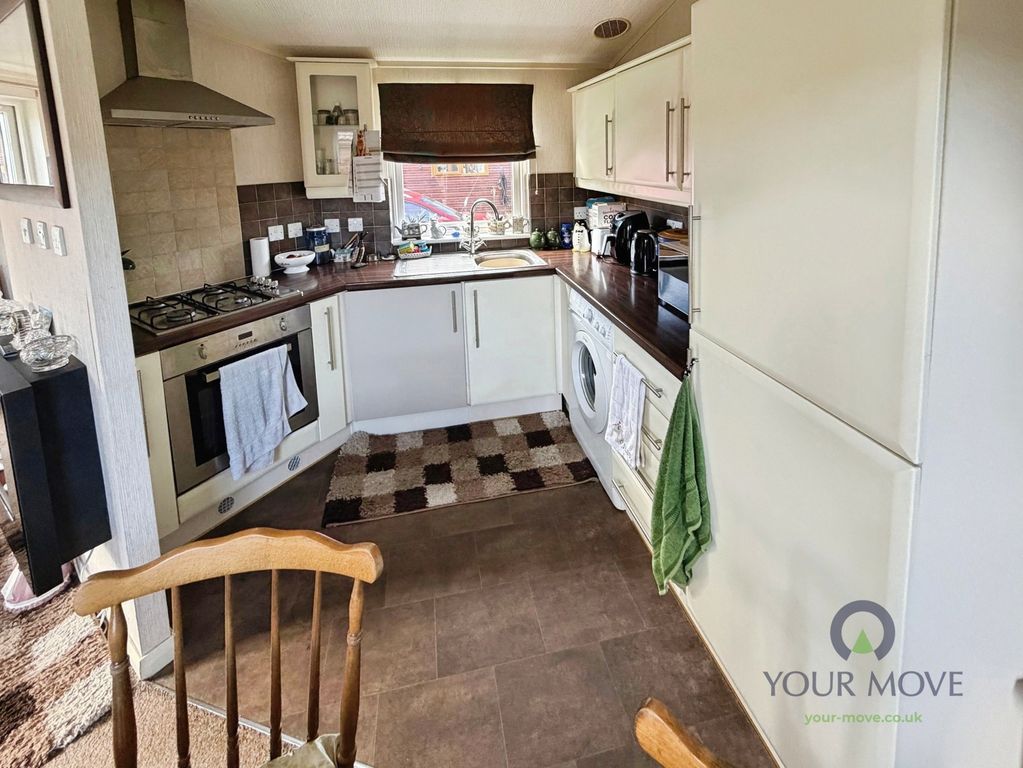 Property photo 2 of 12 Kitchen/Dining Area