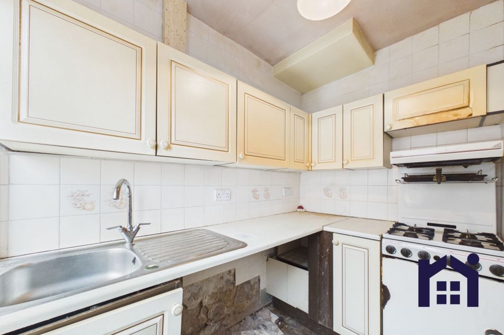 Property photo 3 of 15 Kitchen