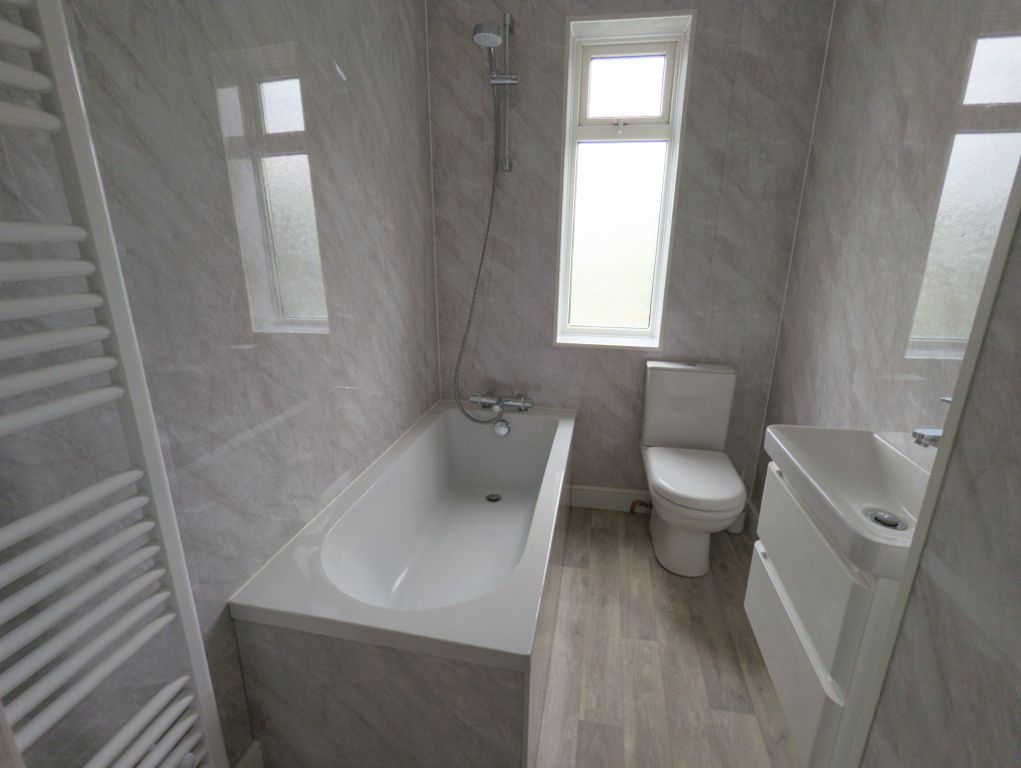 Property photo 2 of 7 Bathroom