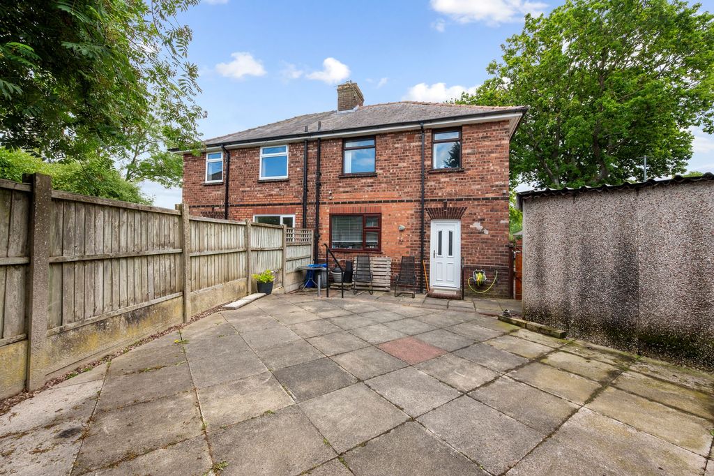 Property photo 2 of 27