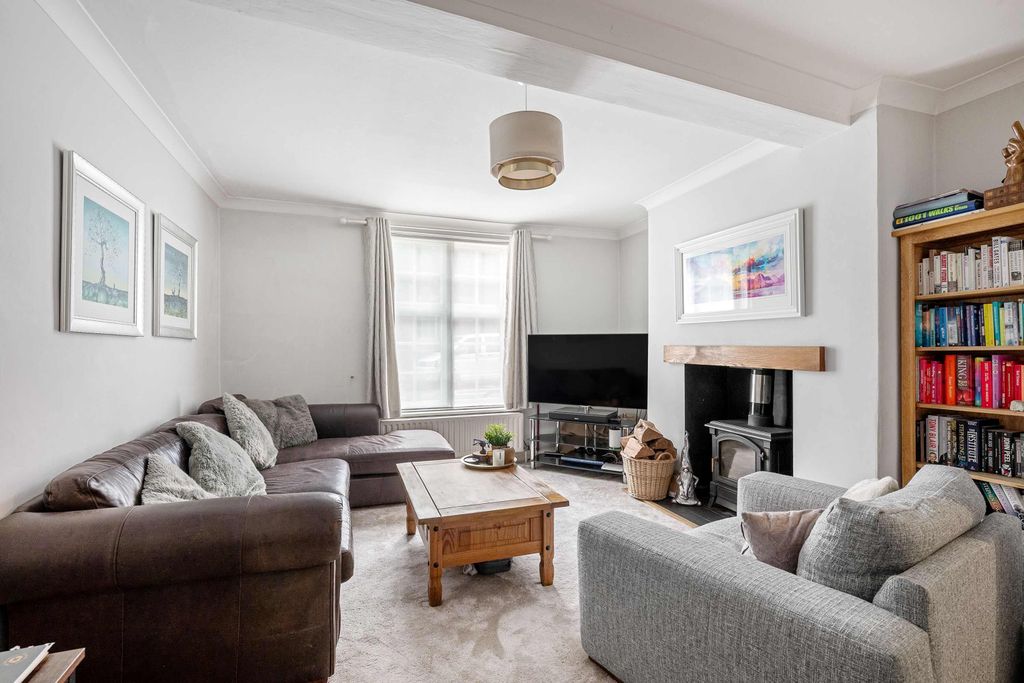 Property photo 2 of 17 82Themount3