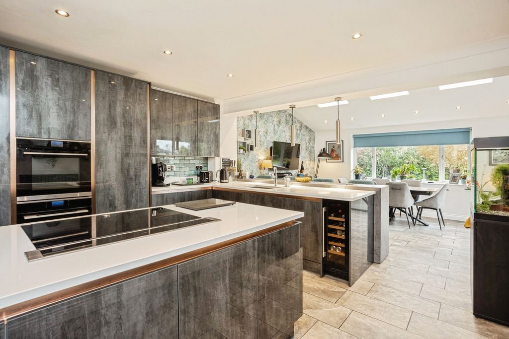 Property photo 3 of 32 Photo