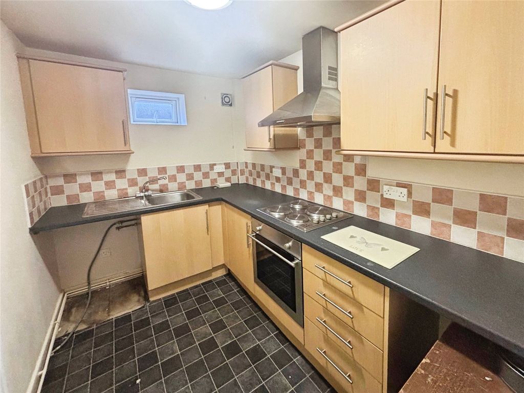 Property photo 3 of 8 Kitchen