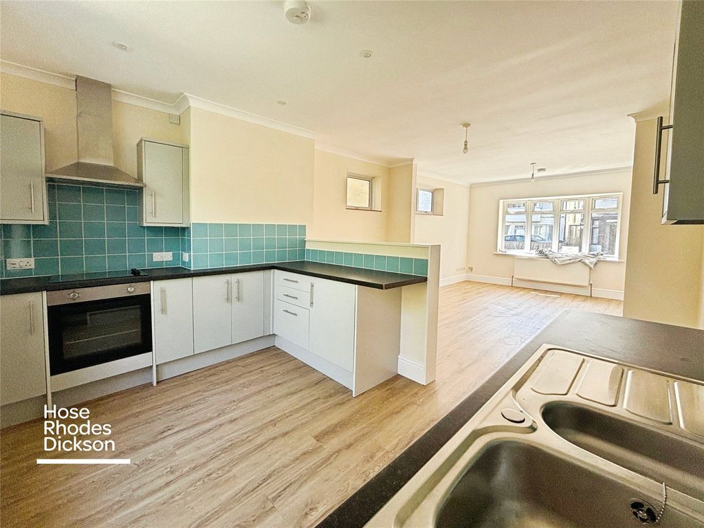 Property photo 3 of 12 Picture No. 17
